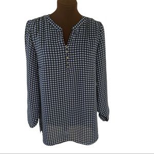 NWOT laundry Shelli Sagal wrinkle free long relax style short